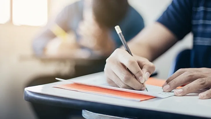 Devletten öğrencilere burs imkanı! 2023 bursluluk sınavı başvuru tarihi ne zaman?