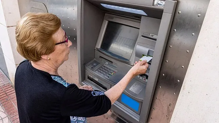 Emekliler, Beklenen Müjde Geldi: Hesaplara 8.077 TL Fark Yatırılıyor! Hesaplarınızı Kontrol Edin