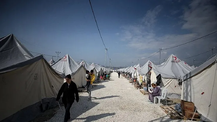 Son dakika! Deprem zamanı çadır satan o isim Kızılay'ın 'İyilik ve Merhamet Elçisi' oldu