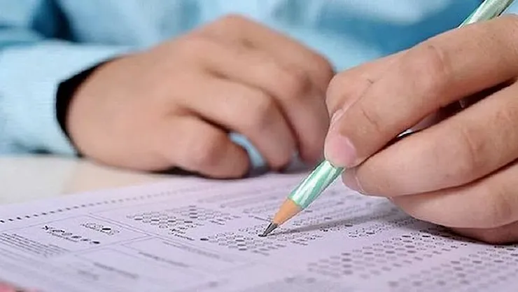 Bursluluk Sınavı Sonuçları Açıklanıyor: Kazananlar ve Kaybedenler Ne Yapmalı?