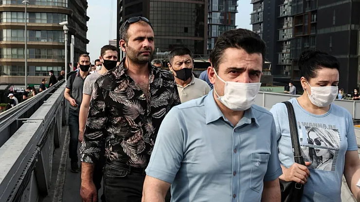 Maske yeniden hayatımıza giriyor! Koronavirüs yayılmaya devam ediyor: Az önce resmen duyuruldu, ülke geneli