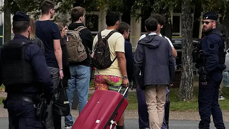 Fransa, Okul Saldırısının Ardından Ulusal Güvenliği Pekiştirmek İçin 7.000 Askeri Seferber Ediyor