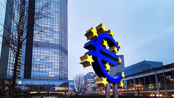 Euro ECB'nin Faiz Oranlarını Sabit Tutma Kararı Sonrası Düşüşte