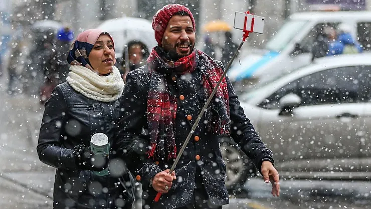 Ve beklenen kar yağışı kapıya dayandı! Çok sayıda şehir için sarı ve turuncu alarm verildi