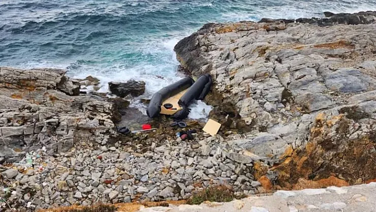Midilli Adası'nda Facia: Lastik Bot Fırtınada Battı, 3 Göçmen Hayatını Kaybetti!