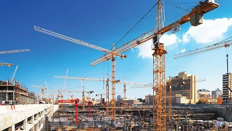 İnşaat Sektörü Alarm Veriyor: Kalifiye İşgücü Eksikliği ve Yükselen Maliyetler