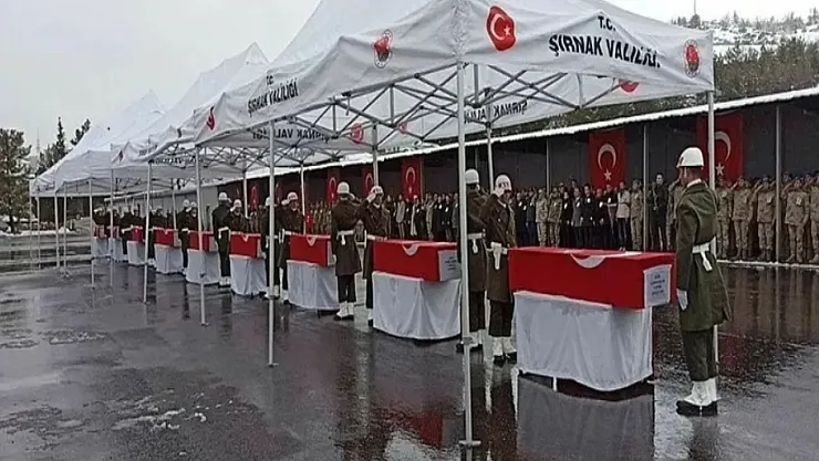 Şehitlerimiz için Şırnak'ta tören yapıldı! Teröristlerle çatışma çıkmıştı: Acı haberler peş peşe geldi