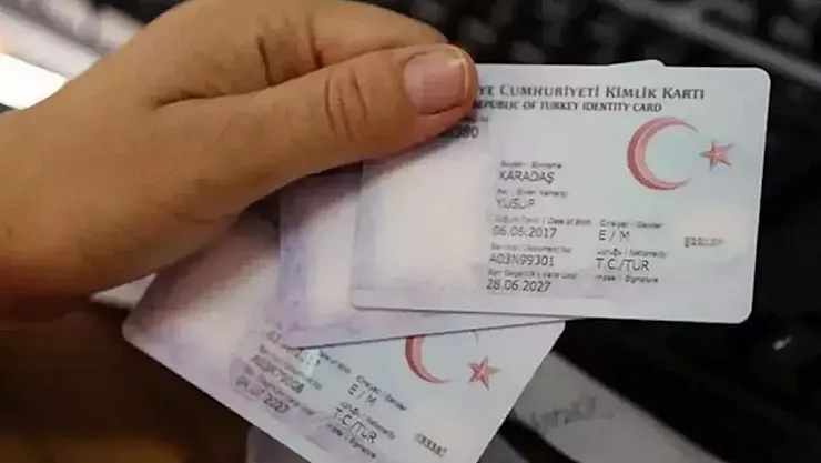 Türkiye'de Kimlik Yenileme Çağrı: Barkodsuz Kimlikler Tarihe Karışıyor!