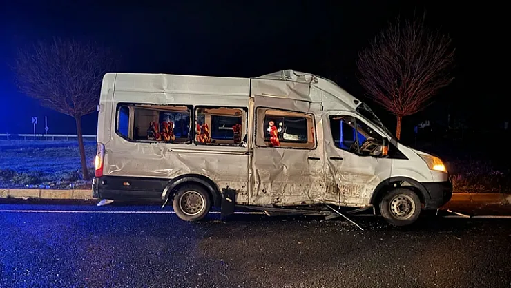 Korkunç kaza oldu: Çok sayıda yaralı var! Öğrenci servisi TIR ile çarpıştı