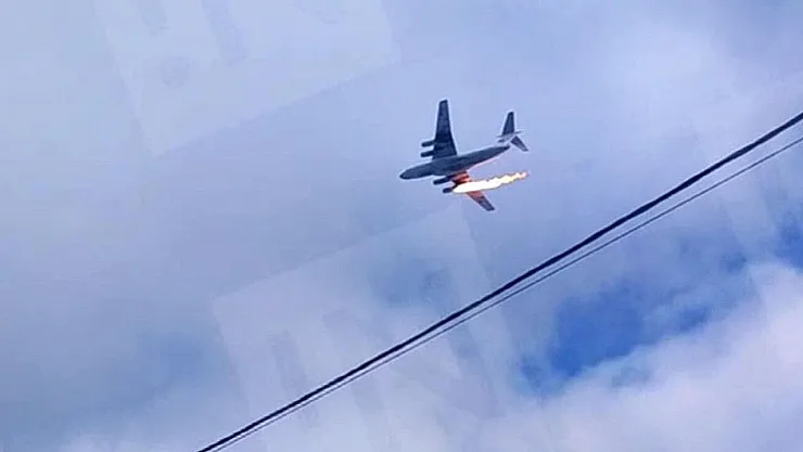 Rusya-Ukrayna Sınırında Gerilim Tırmanırken Askeri Nakliye Uçağı Moskova'da Düştü