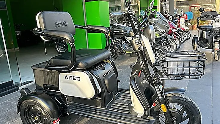 A101'de Yeni Dönem: Üç Tekerlekli Elektrikli Moped APEC APM2, Teknoloji ve Tasarrufu Buluşturuyor!
