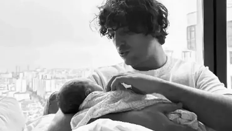 Ece Çeşmioğlu ve Taner Ölmez Ailesi Artık 4 Kişi. İkinci Kez Bebek Heyecanı