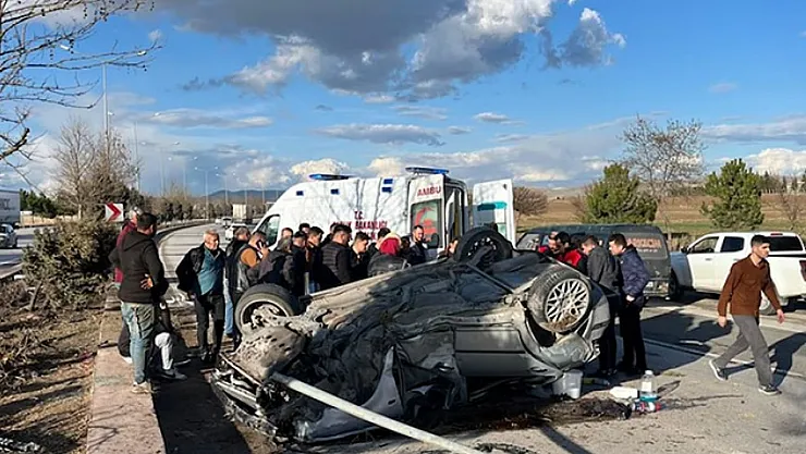 Afyonkarahisar'da Kontrolden Çıkan Otomobilin Kaza Anı: Bir Hayatını Kaybetti