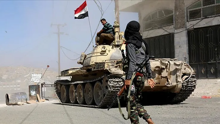 Kızıldeniz'de Tansiyon Yükseliyor: Husiler, ABD ve İsrail Gemilerine Saldırıyor