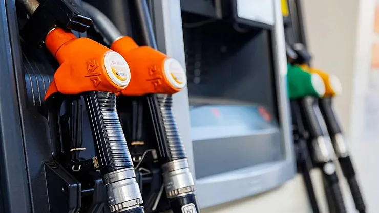 Benzine Gelen Son Zamla Birlikte Litre Fiyatında Vergi Yükü Alarm Veriyor