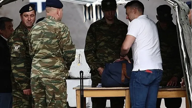 Kasselakis'ten Örnek Duruş: Askerlik Görevi, Aile Kökleri ve Toplumsal Mesajlar