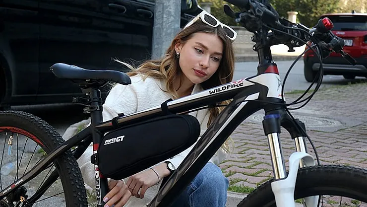 Antalya'da Amatör Dedektifin Başarısı: Çalınan Bisikletini Bulup, Çalıntı Bisiklet Çetesini Çökertti