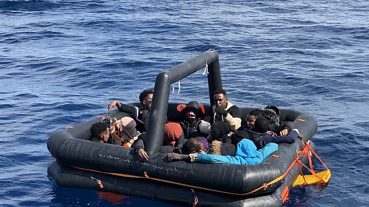 Çeşme'de 15 Düzensiz Göçmenin Kurtuldu!