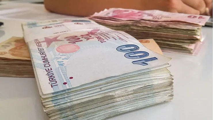 Türk Lirası Yeni Bir Rekor Düşük Seviyeye Ulaştı: Ekonomik Kriz Derinleşirken Gözler Merkez Bankasında