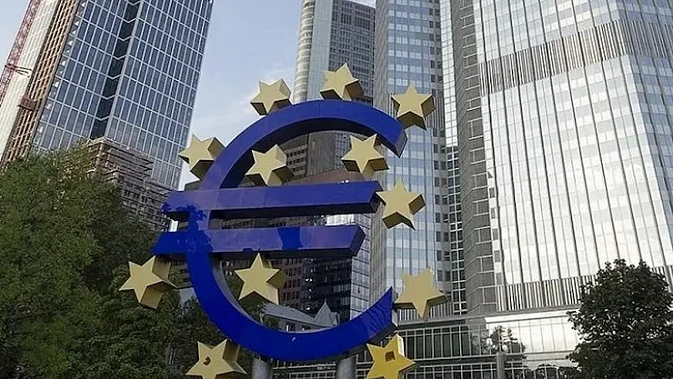 Euro, ECB ve Fed Karşılaştırmasında Düşüşe Geçti: Avrupa'da Enflasyon ve Faiz Beklentileri