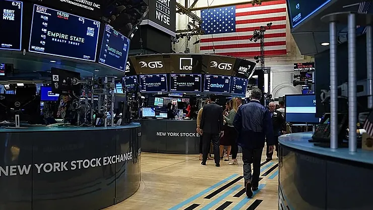 Orta Doğu Gerilimi ve Şirket Haberleri FTSE 100'ü Sarsıyor: Piyasalar Neden Tepetaklak?