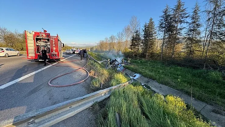 Anadolu Otoyolu'nda Korkunç Kaza: Lastik Patlaması Sonucu Panelvan Su Kanalına Uçtu