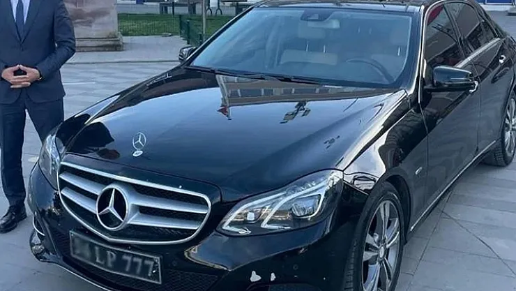 Kritik karar alındı! Belediye Başkanı makam aracını satışa çıkardı