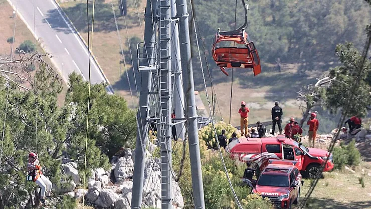 Antalya'daki Teleferik Faciası: 1 Ölü, 17 Yaralı ve 5 Tutuklama