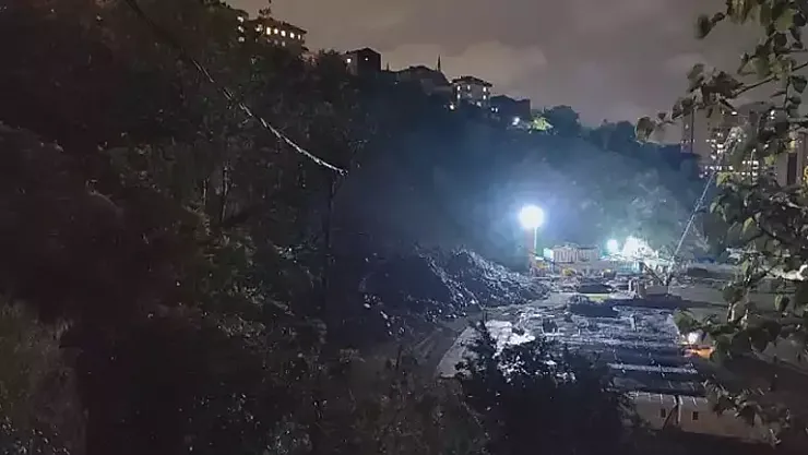 Gaziosmanpaşa'da Toprak Kayması: 24 Bina Tahliye Edildi, 96 Kişi Güvenli Bölgelere Taşındı