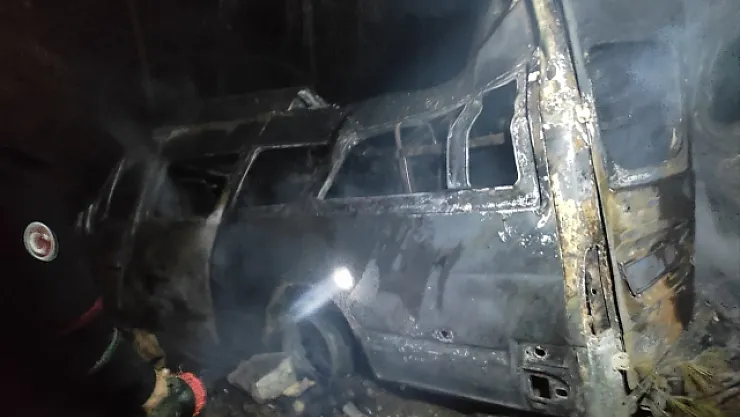 İşçi servisi uçuruma devrilerek alev aldı! Yanan minibüste çok sayıda ölü ve yaralı var