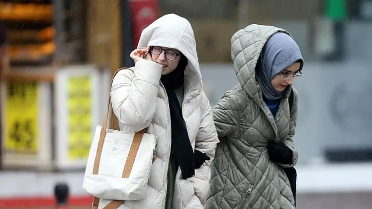 İstanbul Valiliği kırmızı alarm verdi! Kışlıklarınızı hazırlayın: Sıcaklık düşecek, şiddetli sağanak olacak