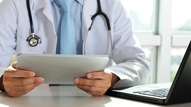 Sağlıkta yeni dönem başlıyor: Uzaktan muayene hizmetini SGK karşılayacak!