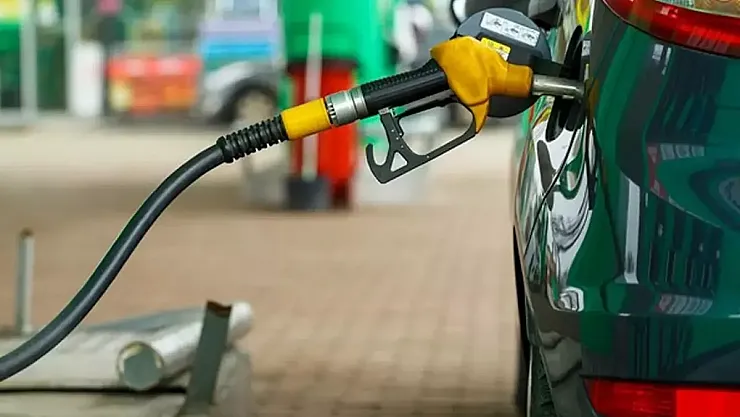 Ankara İstanbul ve İzmir'de benzin motorin ve LPG fiyatları! Akaryakıt dip yaptı: Akaryakıta indirim geliyor