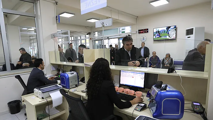 Annelere PTT üzerinden 3.700 TL veriliyor! Çalışan veya çalışmayan fark etmez: Hemen alın