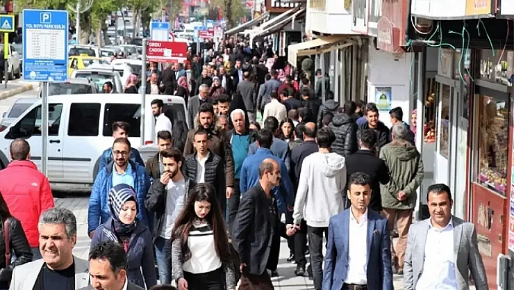 Sosyal Medyada Bomba Gibi Patladı: 2025'te Asgari Ücret Ne Kadar Olacak? Herkesin Konuştuğu O Rakama Çok Az Kaldı!