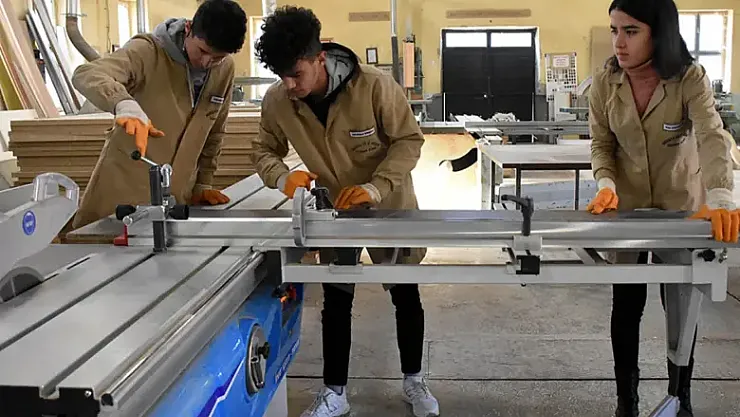 Çıraklar İçin Tarihi Dönüşüm: 38 Yıllık Mağduriyet Çözülüyor! CHP'den Son Dakika Açıklaması