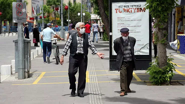 7 şehir için kırmızı alarm verildi! 65 yaş ve üstü vatandaşlara sokağa çıkma uyarısı
