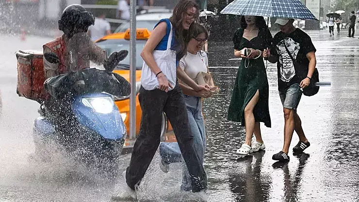 Şiddetli sağanak yağış olacak! Özellikle 3 il uyarıldı: Günlerce devam edecek