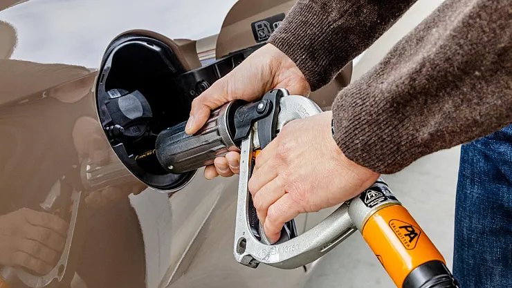 Araba sahiplerine çok kötü haber! Gece yarısı LPG'ye okkalı zam geldi: İşte PO,OPET, BP yakıt fiyatları