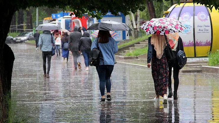 O şehirde kar yağışı başladı! İstanbul dahil o illere alarm verildi: Bu gece başlıyor