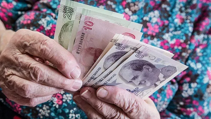 Kademeli emeklilik ayrıntıları belli oluyor! Özgür Erdursun açıkladı: Yaş düşecek mi?