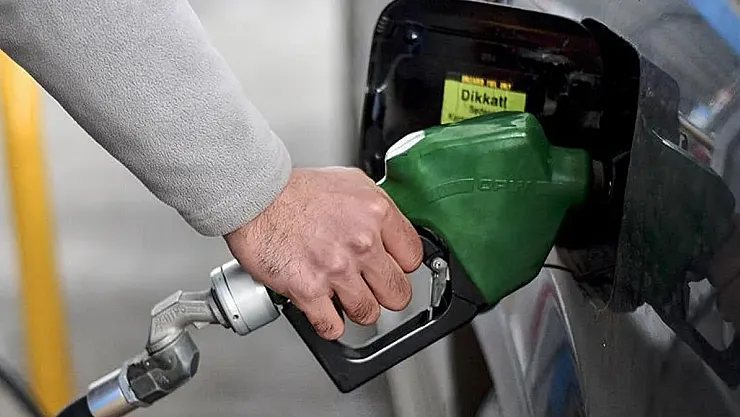Akaryakıt Piyasasında Hareketlilik: Benzine Zam Geliyor!