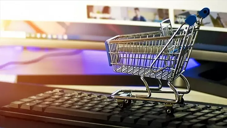 İnanılmaz Satış Çılgınlığı: Gece Yarısı Alışveriş Rekor Kırdı, Hedef 200 Milyar TL!