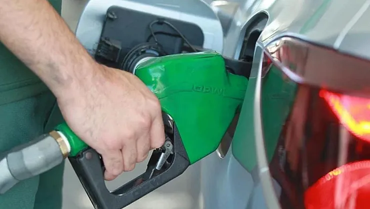 Akaryakıt Fiyatlarında Gergin Bekleyiş: 19 Mart'ta Pompalar Yanacak mı?