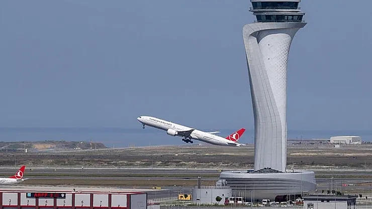 İstanbul'un Gökyüzü Fırtınası: 2 Ayda 19 Milyon Yolcu Havalandı!