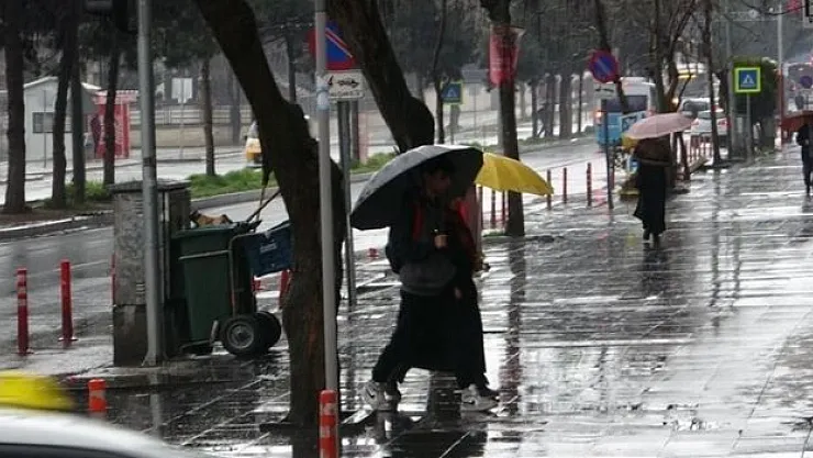 Bugün Türkiye'yi Bekleyen zorlu hava koşulları: Kuvvetli yağış ve fırtına alarmı