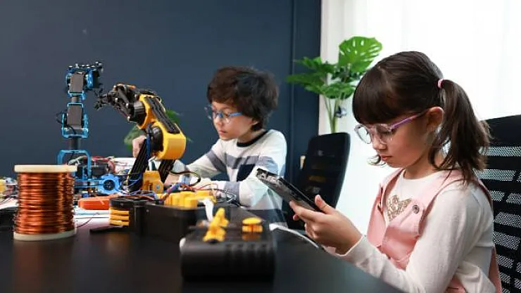 Bir Uzmandan Şok Edici İpuçları: Çocuğunuz Gerçekten Üstün Yetenekli Mi? İşte O 5 Şaşırtıcı Belirti!