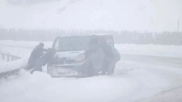 Nisan'da Beyaz sürpriz: Trakya'ya kış geri döndü