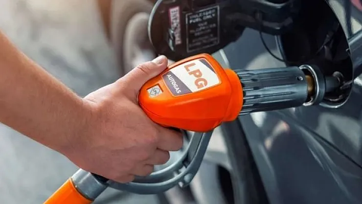 Petrol ve Döviz kurları akaryakıt fiyatlarını yükseltiyor