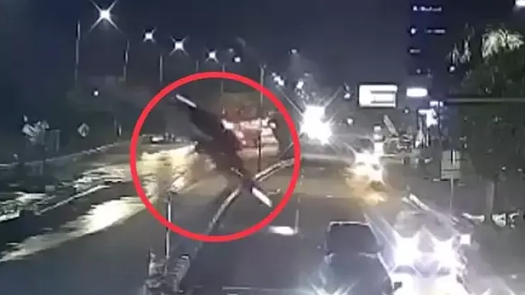 Navigasyon Tuzağı: Google Haritalar'ı Takip Eden Sürücü Köprüden Düştü